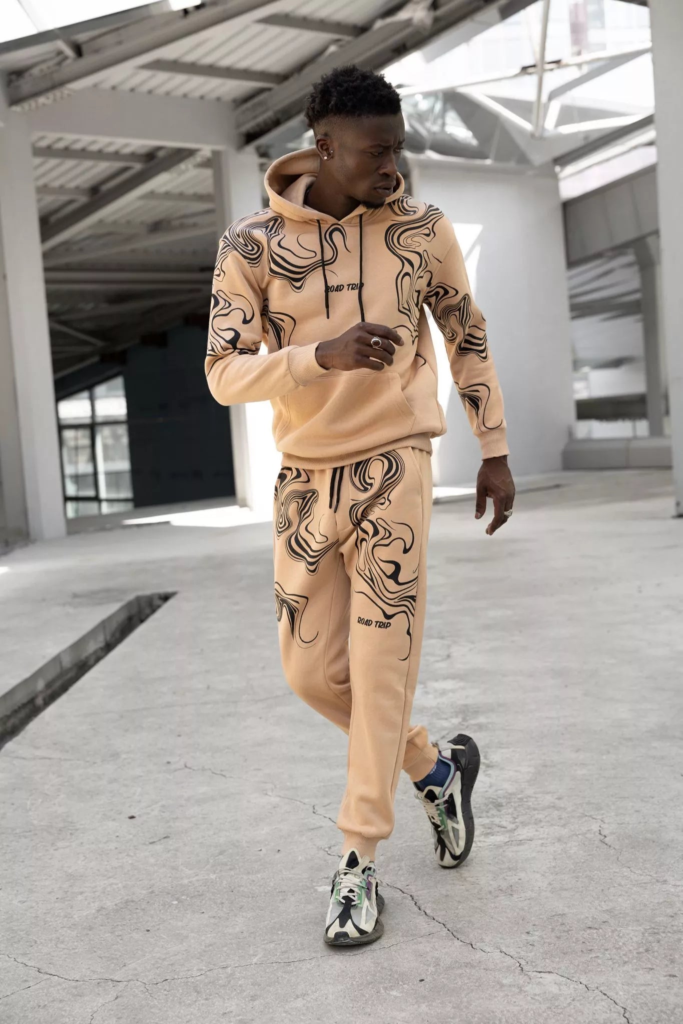 Vyriškas smėlio spalvos sportinis kostiumas Road Trip
