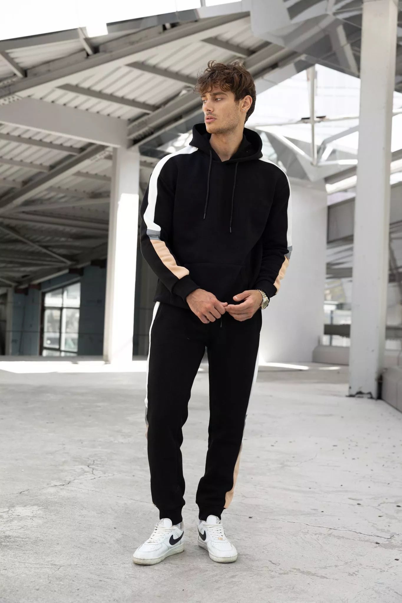 Juodas vyriškas komplektas su balta juostele Core