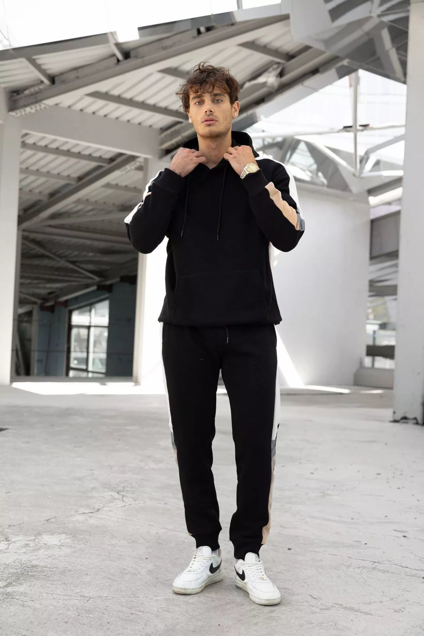 Juodas vyriškas komplektas su balta juostele Core