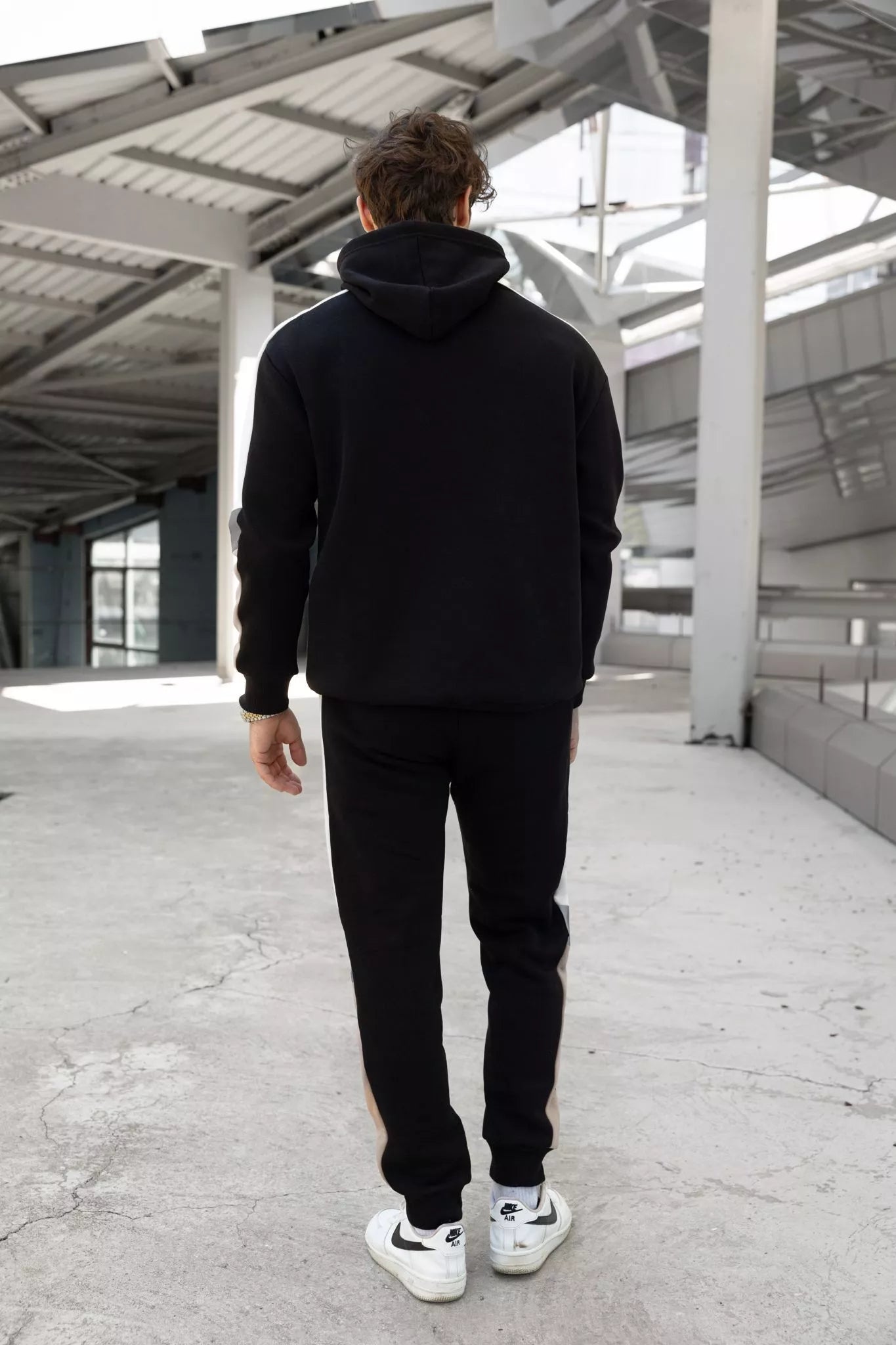 Juodas vyriškas komplektas su balta juostele Core