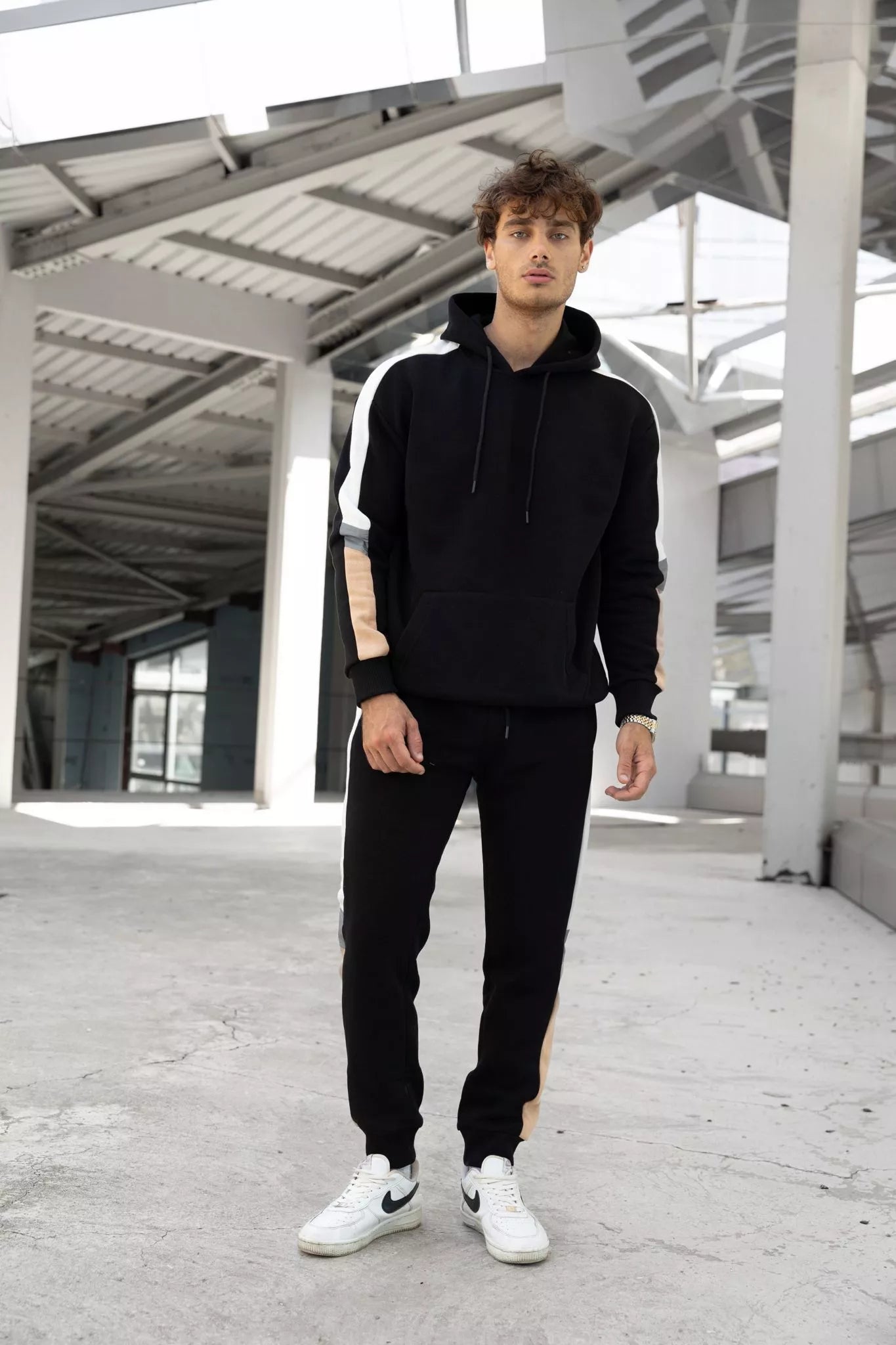 Juodas vyriškas komplektas su balta juostele Core