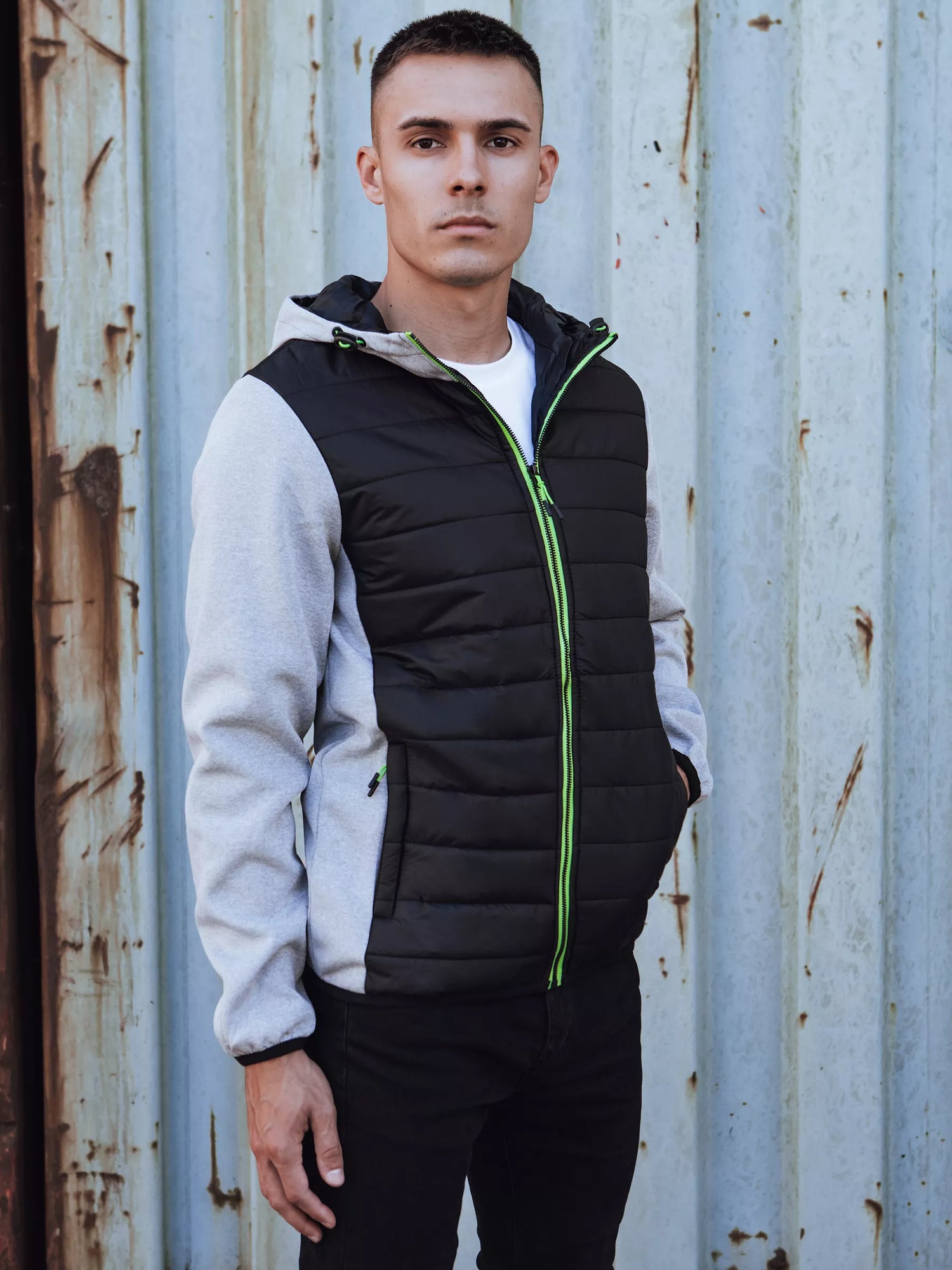 Vyriška pilka striukė su žalia detale Lucas