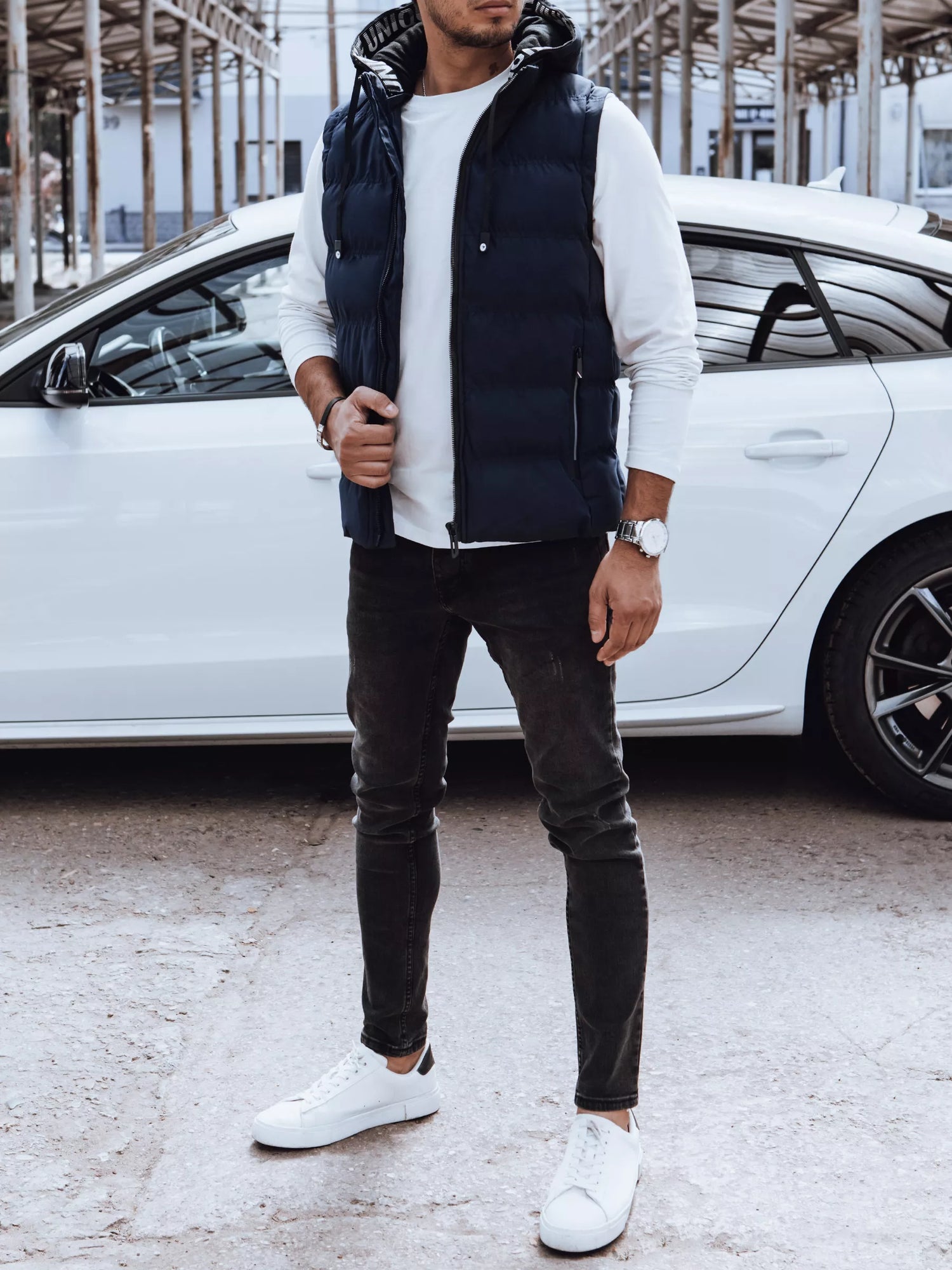 Vyriška dygsniuota tamsiai mėlyna liemenė Eiten