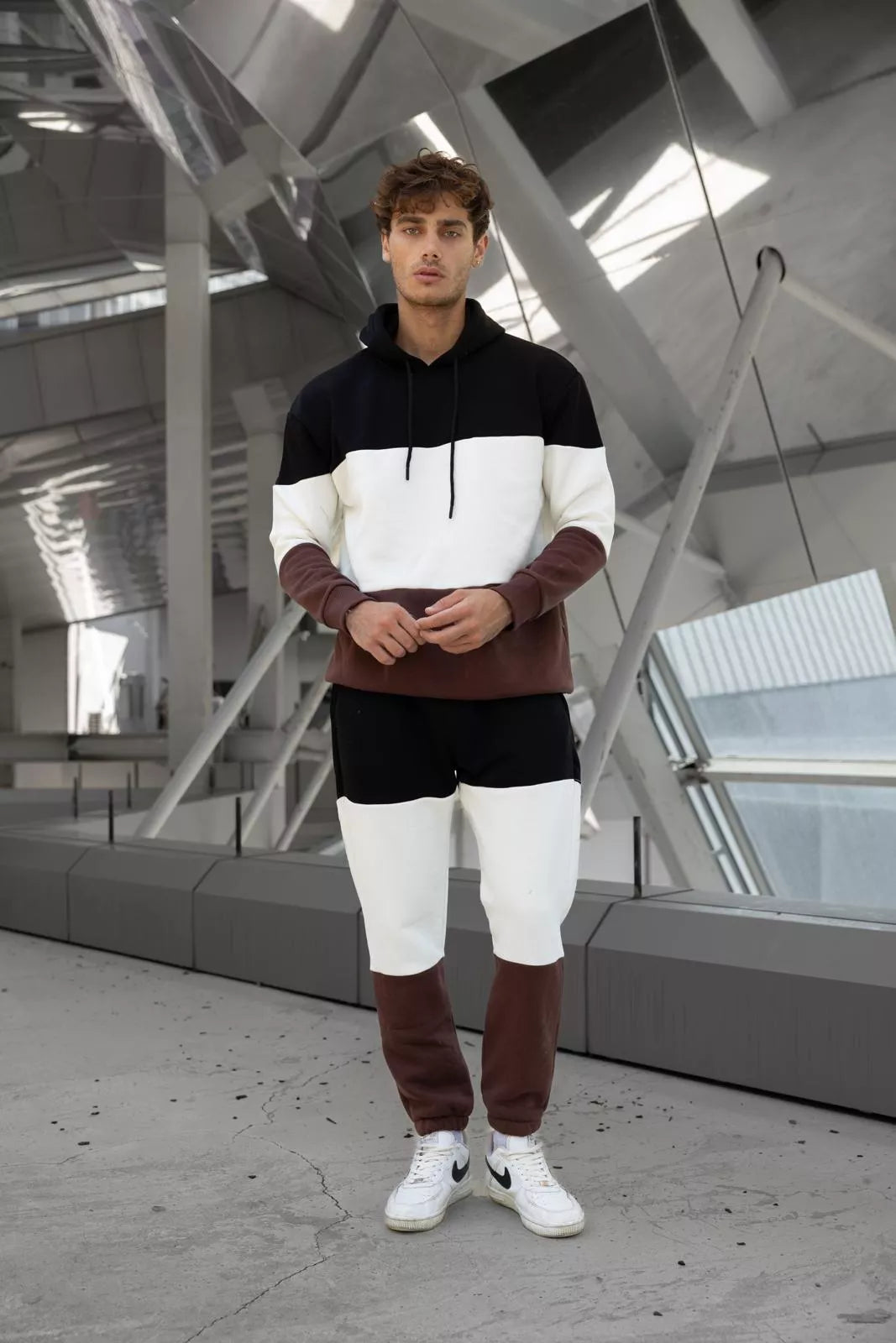 Trijų spalvų vyriškas juodas sportinis kostiumas One