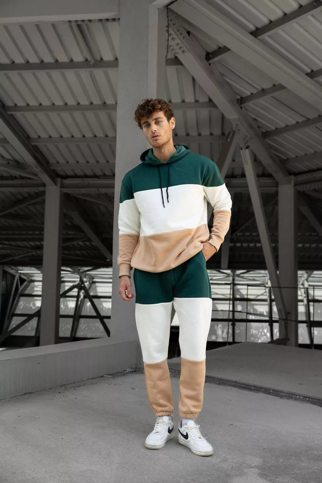 Trijų spalvų vyriškas žalias sportinis kostiumas One