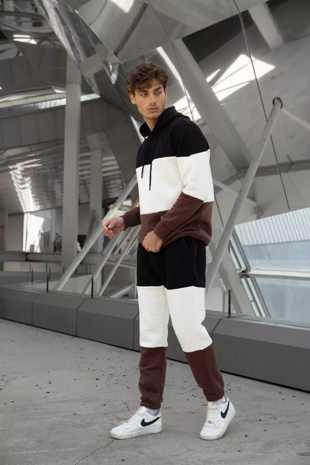 Trijų spalvų vyriškas juodas sportinis kostiumas One