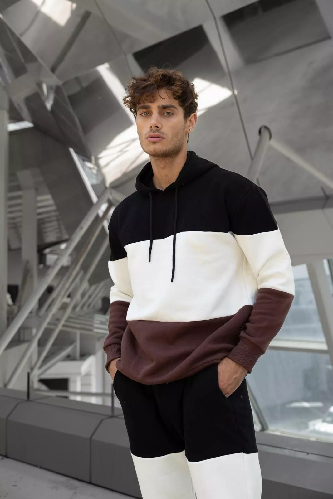 Trijų spalvų vyriškas juodas sportinis kostiumas One