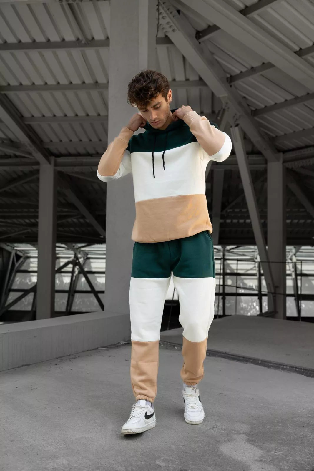 Trijų spalvų vyriškas žalias sportinis kostiumas One