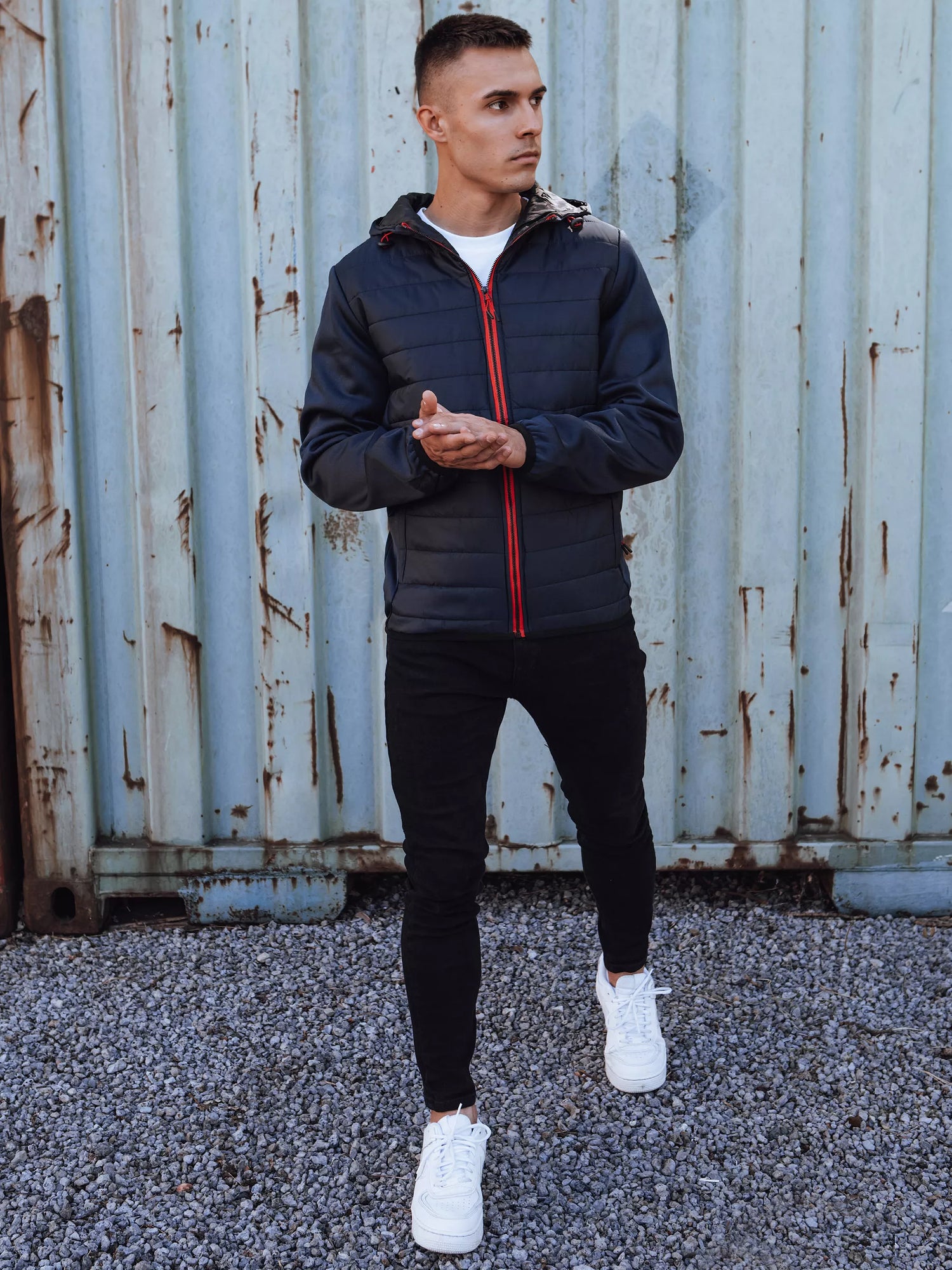 Vyriška tamsiai mėlyna striukė su raudona detale Lucas